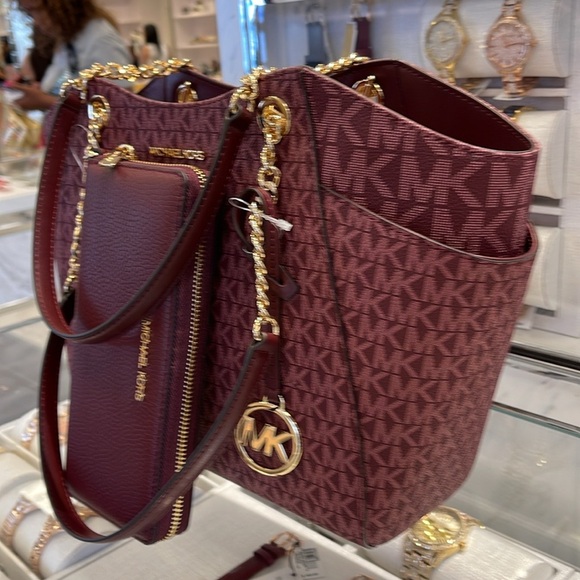 MICHAEL KORS 
Jet Set Travel Large Chain Shoulder Bag & JST LgCONTINENTAL wallet - Picture 3 of 16